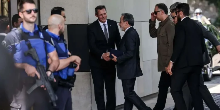 خبرنگار الجزیره: تهران به واشنگتن گفته درباره پرونده هستهای مذاکره نخواهد کرد و هر توافقی در ابتدا باید بر مبنای هفت شرط ایران شکل بگیرد / به نظر میرسد همه طرفها در حالت آمادهباش قرار گرفتهاند و منتظر هرگونه تحول نظامی هستند