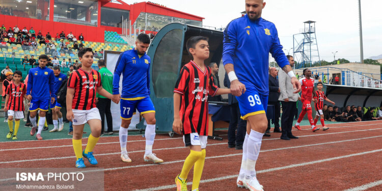 تصاویر: دیدار تیم‌های پرسپولیس و صنعت نفت آبادان