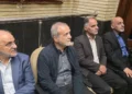 ببینید / خوش و بش رئیس‌جمهور با مردم در حاشیه مراسم ختم خواهر عراقچی