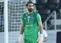 یک رسانه: طبق تصمیم باشگاه تراکتور، «بیرانوند» پس از اخراج از تیم هم تا روز اعزام به خدمت، باید در تبریز حضور داشته باشد و هر روز به صورت انفرادی تمرین کند/ این یعنی او نمی‌تواند فصل آینده به استقلال برود و باید در تراکتورسازی بماند