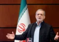 پزشکیان: ۱۵۰۰ نفر از کسانی که پای لانچرها بودند، شهید شدند/ این شهدا چندین ماه حتی از پناهگاه لانچرها بیرون نیامده بودند و به خانه نرفته بودند، حالا عده‌ای هم در جامعه مفت می‌خورند