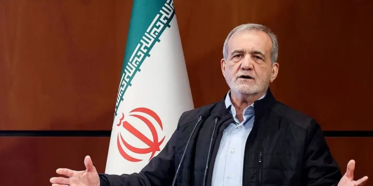پزشکیان: ۱۵۰۰ نفر از کسانی که پای لانچرها بودند، شهید شدند/ این شهدا چندین ماه حتی از پناهگاه لانچرها بیرون نیامده بودند و به خانه نرفته بودند، حالا عده‌ای هم در جامعه مفت می‌خورند