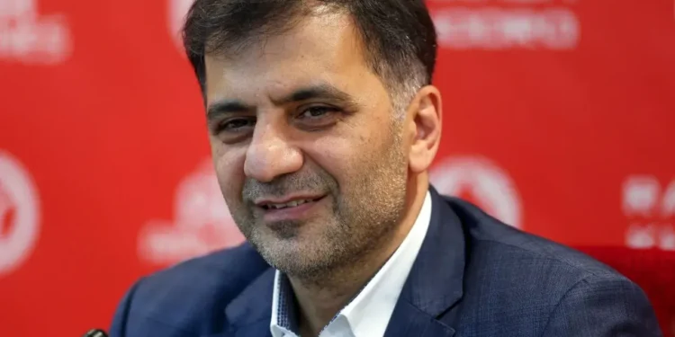 کریمی: مقابل صنعت نفت فقط تیم را تشویق کنید/ درخواست مهم مدیرعامل تراکتور از تی‌تی‌ها