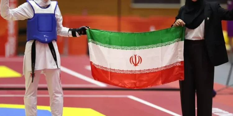 نگاه ویژه مهاجم تیم ملی به دختران تکواندو/ اختصاصی: پاداش میلیاردی سردار آزمون به فاطمه و ساغر