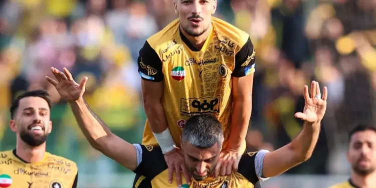 رضایی ستاره دربی اصفهان:/ کاوه گل زد، اخراجی گرفت و دست‌هایش را بالا برد!