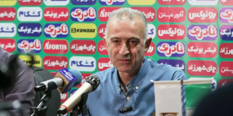 قبل از گل اول چادرملو روی بازیکن ما خطا شد/ کمالوند: گرفتن سه امتیاز به هر قیمتی ارزش ندارد