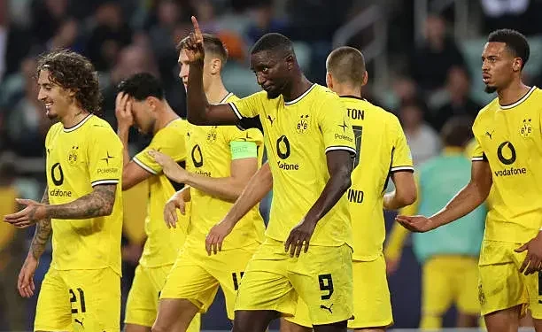 ‫برد مهم دورتموند با درخشش سرهو گیراسی/ صباح 1-2 دورتموند | باکو زورش نرسید