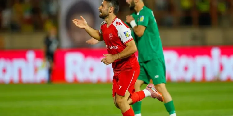محمد عمری و طی یک مسیر دشوار؛/ روایتی تلخ و غم‌انگیز از ستاره جوان پرسپولیس!